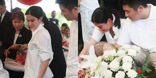 Kisah Haru Caroline Dampingi Hotma Sitompul Hingga Napas Terakhir