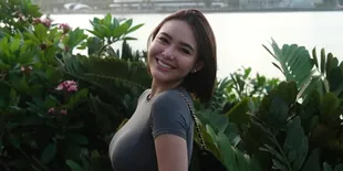 8 Potret Kocaknya Amanda Manopo Saat Review Tas-Tas Mini Koleksinya: Gak Berguna Memang