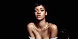 Koleksi Foto - Foto Hot Rihanna di Majalah GQ