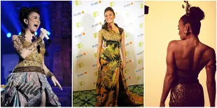 Koleksi Foto Agnes Monica Cantik Kenakan Batik Indonesia