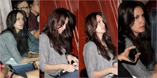 Koleksi Foto Candid Cantik Sophia Mueller di Sela-Sela Latihan