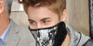 Kostum Aneh Justin Bieber