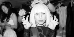 Lady Gaga Di Balik  ARTPOP Dan Volantis