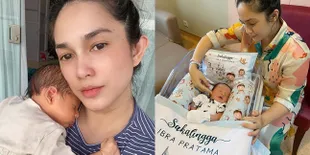 Lahirkan Anak Laki-laki Pertama, Ini 8 Potret Keseharian Ussy Sulistiawaty Momong Baby Saka di Rumah