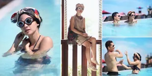 Liburan ke Bali, Andien Berenang Bareng Suami & Cantik Berbikini