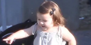 Lucunya Harper Seven Beckham Saat Bermain Bola