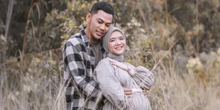 Makin Mesra, Potret Maternity Shoot Terbaru Fikoh LIDA dan Fomalhaut - Bahagia Menanti Kelahiran Anak Pertama