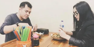 Makin Mesra Setelah Balikan, Amri Temani Cita Citata Saat di Bali