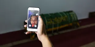 Masih di Pesawat, Ririn Ekawati Lihat Jenazah Suami via Facetime
