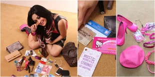 Melihat Isi Tas Pedangdut Cantik Selvi Kitty - Kartu Diskon