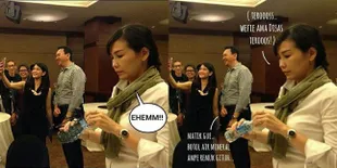 Meme Kocak Ahok Selfie Bareng Dian Sastro, Bikin Istri 'Cemburu'