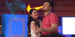Menggeliat di Atas Panggung, Tangan Nassar Nakal ke Dada Depe