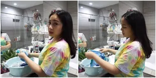 Meski Bergelimang Harta, Intip 7 Potret Nagita Slavina Cuci Baju Sendiri di Kamar Mandi - Bumil Makin Cantik