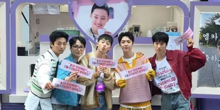 Migak Boys 'THE LEGEND OF KITCHEN SOLDIER' Debut di M Countdown, Lightstick-nya Centong Nasi