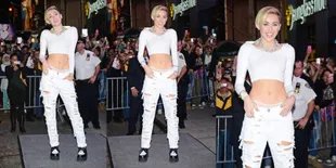 Miley Cyrus Tampil Seksi Saat Rilis Album BANGERZ