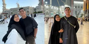 Minta Doa Untuk Kelancaran! 8 Potret Tantri Kotak dan Arda Naff Berangkat Haji Penuh Haru dan Bahagia