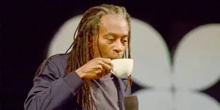 Minum Teh dan Duduk di Atas Piano, Java Jazz Milik Bobby McFerrin