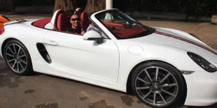Mobil Sport Mewah Milik Enji Suami Ayu Ting Ting