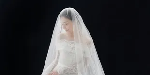 Moon Chae Won Tampil Cantik dengan Gaun Pengantin Langsung Jadi Sorotan