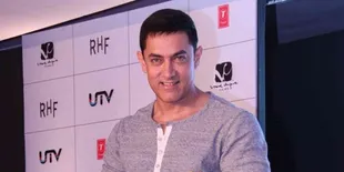 Muda Bergaya - Aamir Khan Saat Luncurkan Poster Film PK