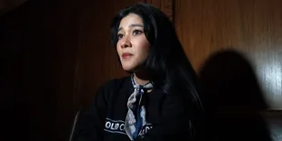 Naysila Mirdad Totalitas Potong Rambut Ala Pramugari Tahun 80-an di Film 'KAPAL TERBANG'