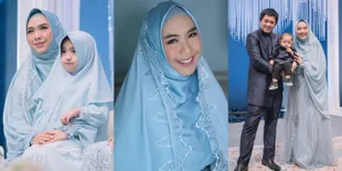 Nggak Kalah Cantik Dari Adiknya, 9 Potret Detail Penampilan Oki Setiana Dewi di Acara Pengajian Ria Ricis - Anggun Pakai Busana Seragam Serba Biru