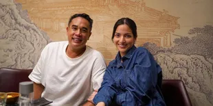 Nia Ramadhani Buka Puasa Bareng Keluarga, Tampil Simpel Pakai Kalung Elegan