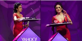 Nikita Mirzani Cantik Bergaun Merah di Yahoo OMG Awards