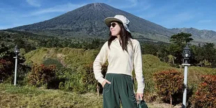 Olivia Jensen Nikmati Keindahan Gunung Rinjani, Siap Mendaki?