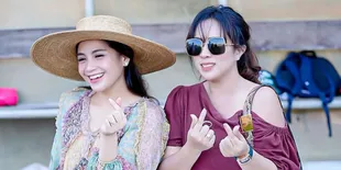 OOTD Nagita Slavina Saat ke Bali, Total Nyaris Seratus Juta - Harga Sandal Jepit Bikin Menjerit