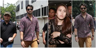 Pacar Setia, Usai Salat Jumat Shaheer Temani Ayu di Polda Metro