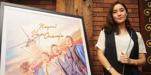 Pakai Dress Tipis, Tatjana Saphira Lawan Angin Dingin di Belanda