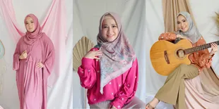 Pancarkan Aura Positif, 11 Potret Okie Agustina yang Dipuji Awet Muda - Jalin Hubungan Baik Dengan Adelia Wilhelmina Istri Pasha