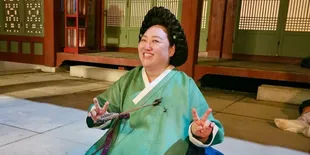 Park Joon Myeon Spesialis Dayang Drama Korea, Terbaru Diajari IU Pilates di 'PERFECT CROWN'