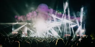 Pecah Banget! 88Rising Gelar Konser Head In The Clouds 2 Hari Berturut-Turut - Ada Rich Brian dan Stephanie Poetri Loh!