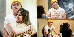 Peluk Fans, Ramahnya Brooklyn Beckham di Acara Meet and Greet