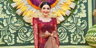 Penampilan Cantik Ashanty di Pernikahan Kakak Sarah Menzel, Cantik Classy