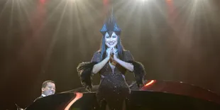 Penampilan Memukau Titi DJ dan Andi Rianto di Konser MOX