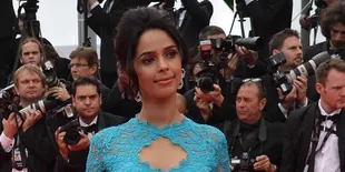 Penampilan Menawan Mallika Sherawat di Red Carpet Cannes 2014