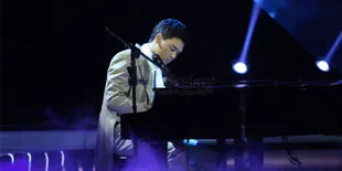 Penampilan Mikha Angelo di Gala Show X-Factor Indonesia