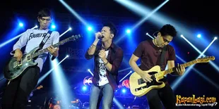 Penampilan NOAH dan Reza Artamevira di Konser Amal
