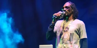Penonton Dirasuki Beat Hip Hop Saat Konser Snoop Lion