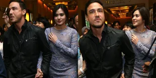 Perdana Bersama di Depan Publik, Hamish Daud Gandeng Erat Raisa