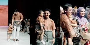 Perdana Tampil di Runway, 10 Potret Gemas Ukkasya Anak Zaskia Sungkar Jadi Model Bareng Irwansyah - Minta Digendong Karena Malu Disoraki Penonton