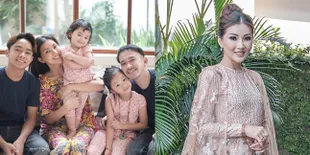 Pernah Dihajar Sampai Babak Belur Teman Sendiri, 8 Potret Kehidupan Sarwendah Sekarang yang Penuh Kemewahan Namun Tetap Bergaya Sederhana