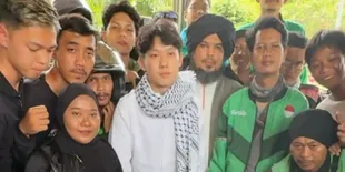 Pesan Ustaz Derry untuk Ojol Usai Hadiri Pemakaman Affan Kurniawan