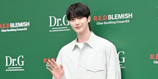 Pesona Byeon Woo Seok di Pop-up Store Dr. G, Visualnya Nggak Ada Obat