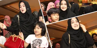 Pipik Dian Irawati Nobar SOEKARNO Bareng Anak Yatim