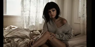 Pose Seksi Selena Gomez Untuk Majalah Flaunt