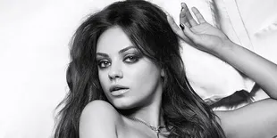 Pose Topless - Mila Kunis Raih Gelar Wanita Terseksi
